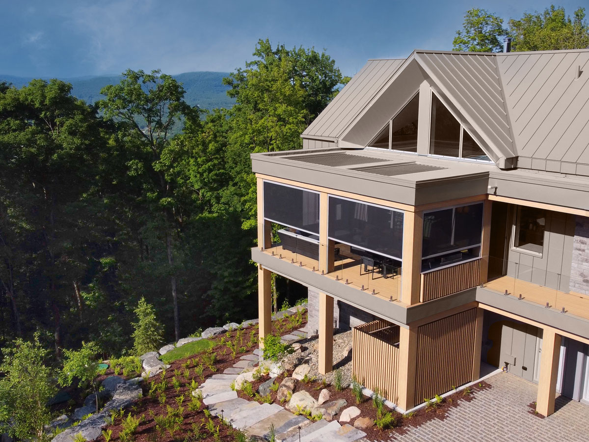un projet extérieur pensé pour la détente et le confort, avec une pergola sur mesure signée Exosystème